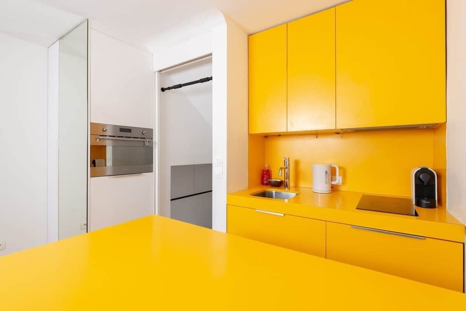 Well equipped kitchen with oven microwave, dishwasher...