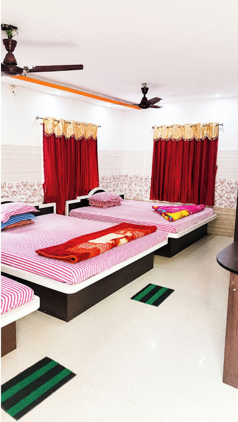 Family Double Room, Air conditioning | Hypo-allergenic bedding, desk, soundproofing, free WiFi