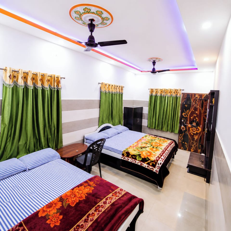 Hypo-allergenic bedding, desk, soundproofing, free WiFi