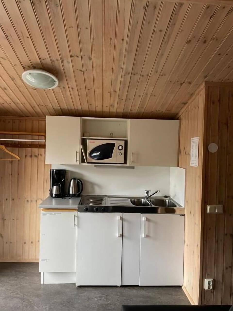 Deluxe Cabin, Garden View | Private kitchen