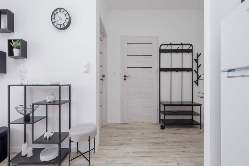 Functional entrance hall with convenient storage solutions.