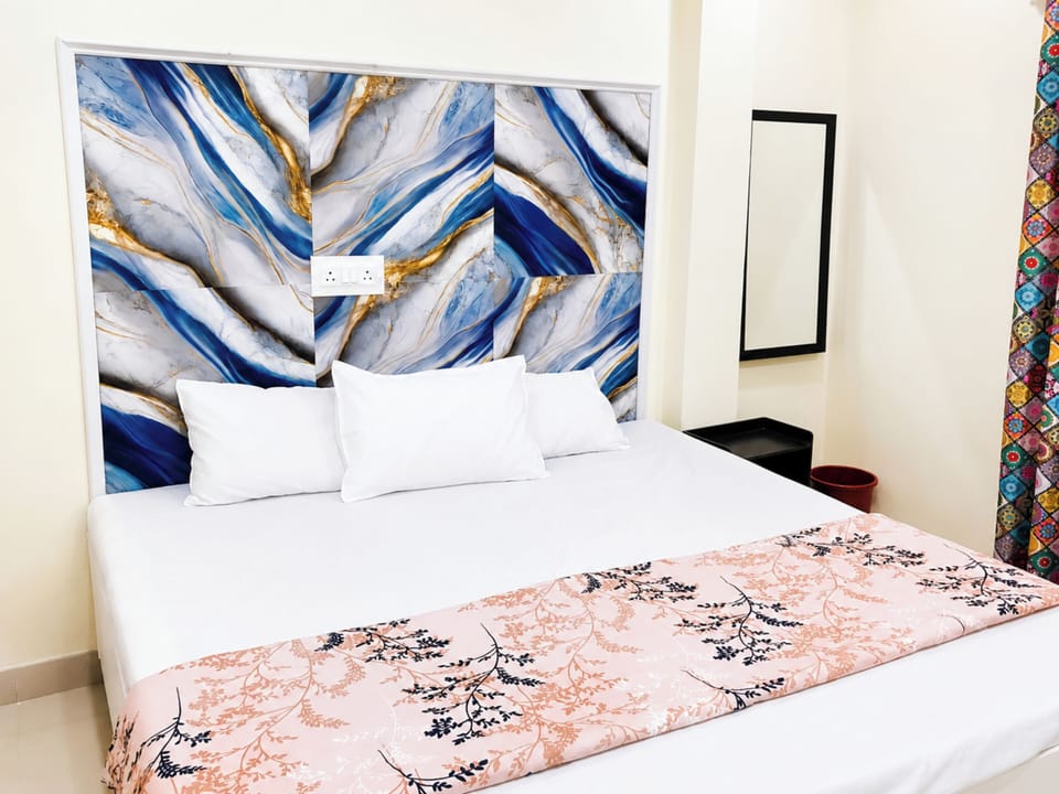 Basic Double Room | Hypo-allergenic bedding, desk, soundproofing, free WiFi