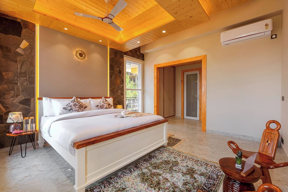 Deluxe Villa | Iron/ironing board, WiFi (free)