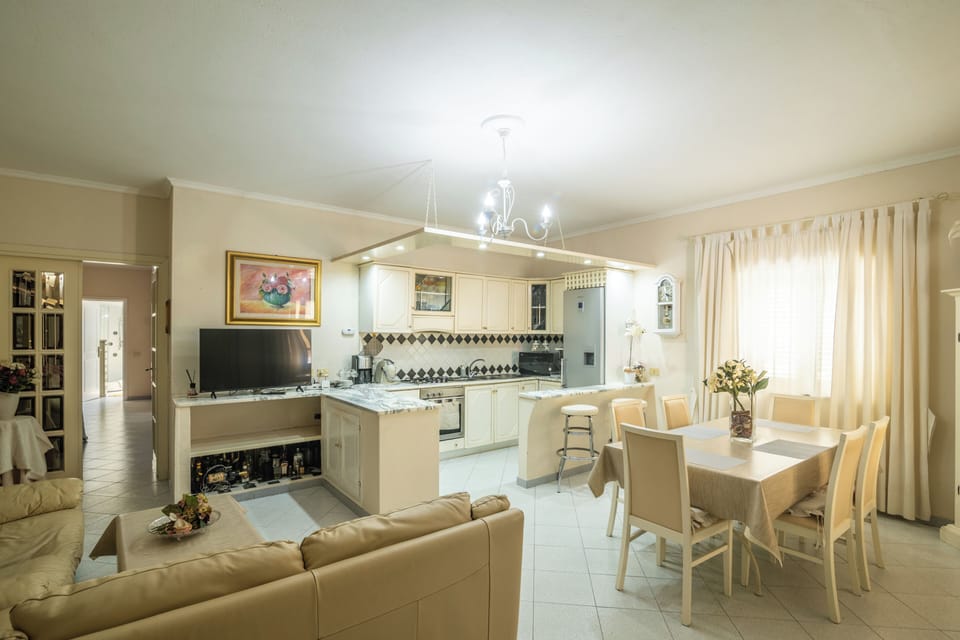 Condo, 2 Bedrooms | Interior