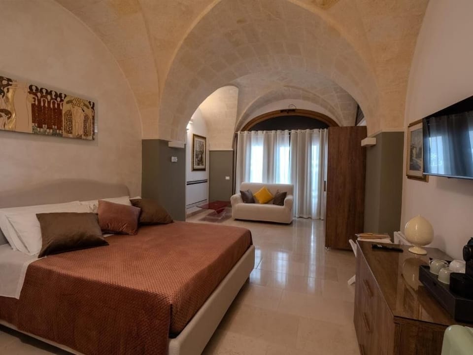 Deluxe Double or Twin Room, Patio, Garden View | In-room safe, blackout drapes, soundproofing, WiFi (free)