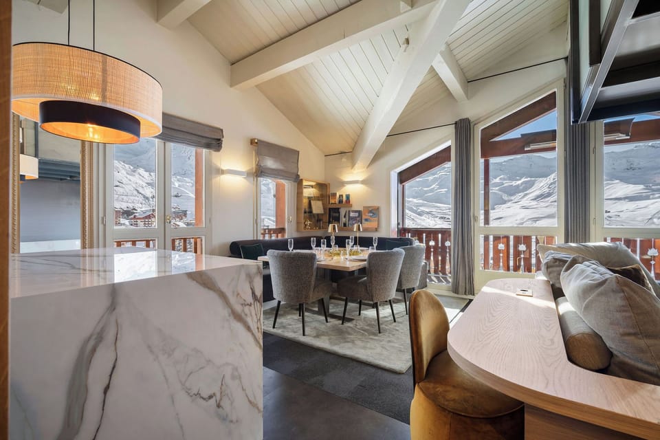 Luxury Chalet, Balcony, Mountain View | Dining