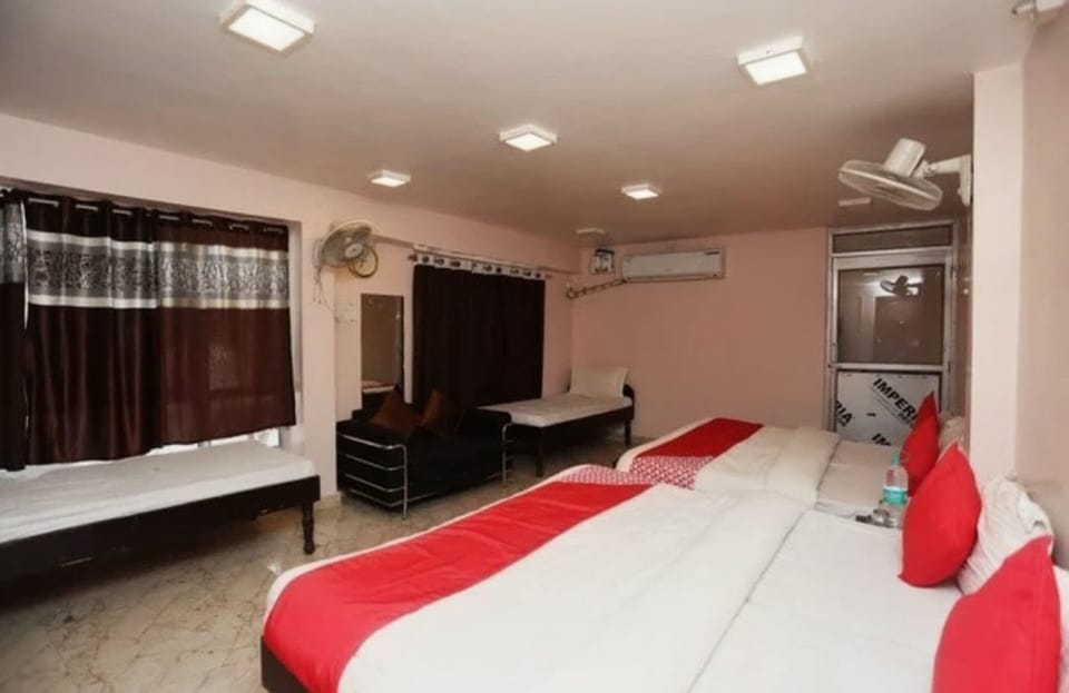 Family Quadruple Room | Blackout drapes, iron/ironing board, WiFi (free)