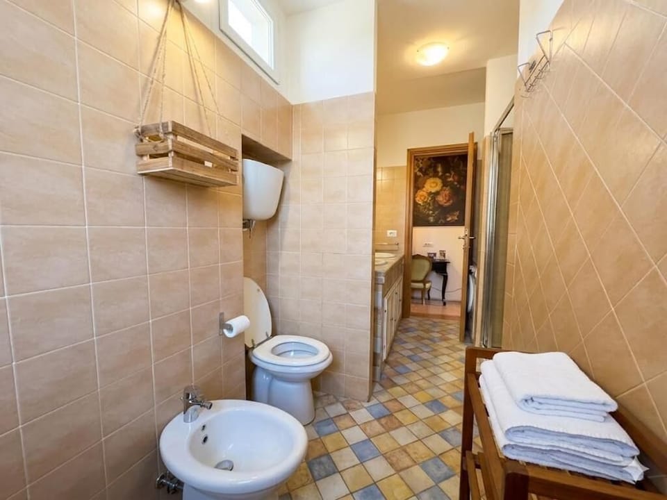 Comfort Triple Room, Hill View | Bathroom
