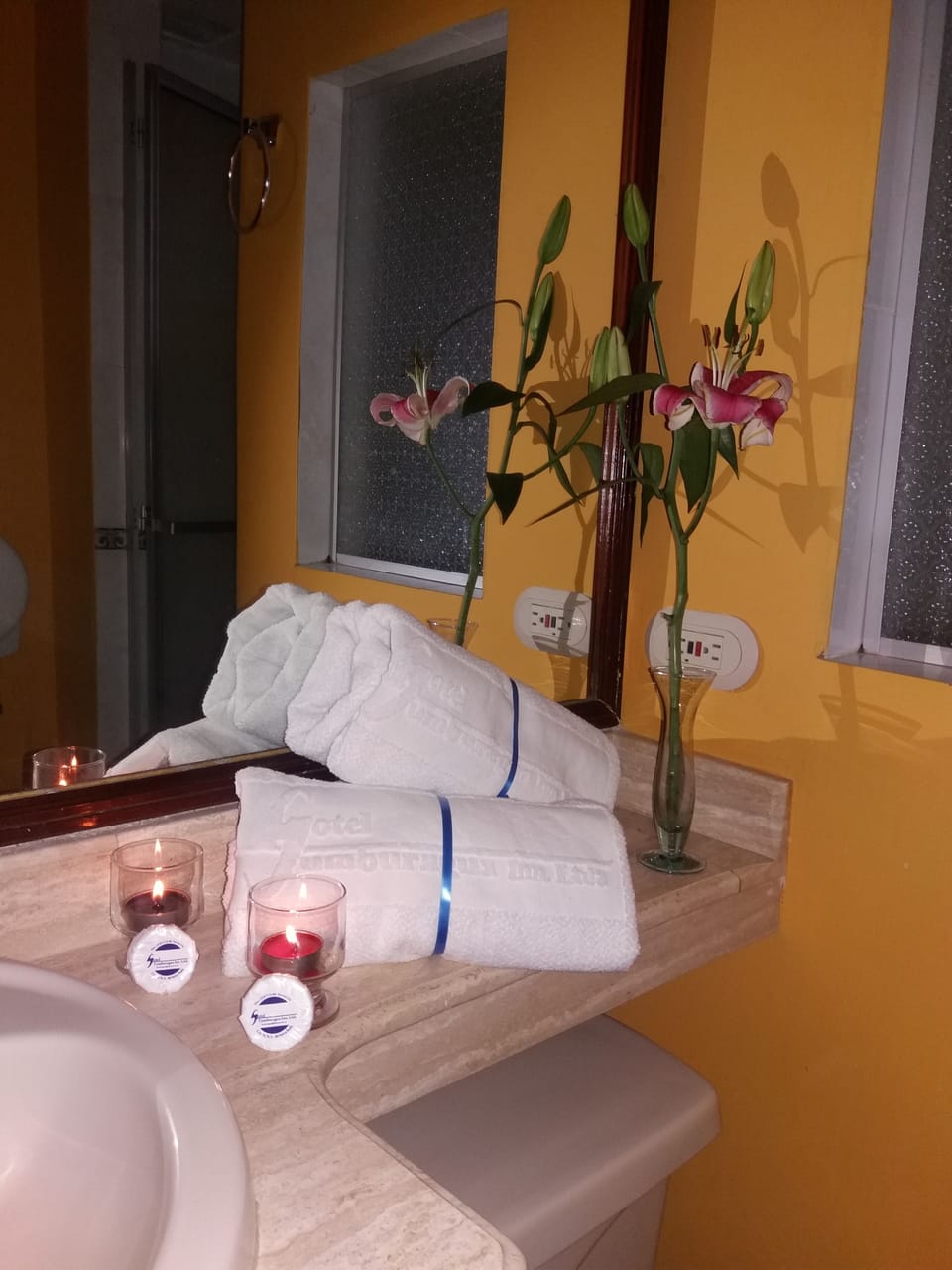 Quadruple Room | Bathroom | Shower, rainfall showerhead, towels