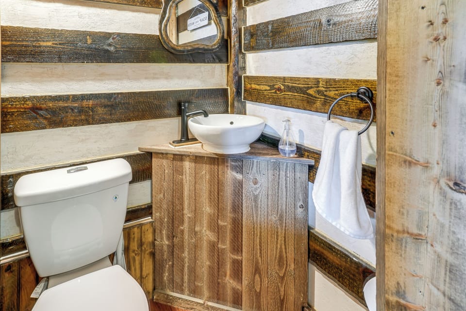 Shenandoah NP Escape w/ Deck: Hike, Soak + Fish Cottage in Shenandoah Valley