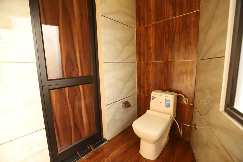 Family Room | Bathroom