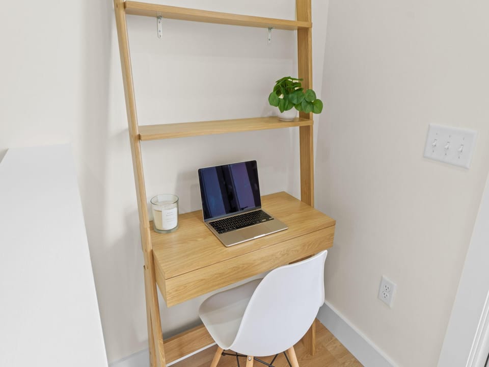 Landing - Workspace - Third Floor