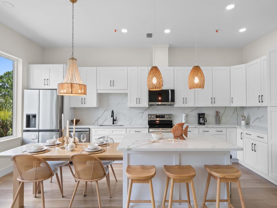 Kitchen - Island Seating - Second Floor