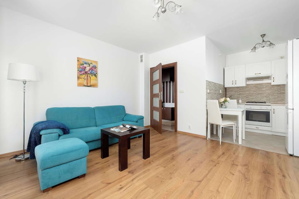 Unwind on the comfortable sofa that can be converted into double bed.