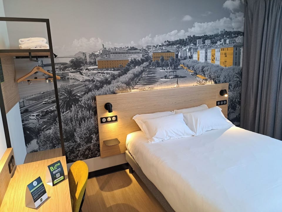 Free WiFi, bed sheets