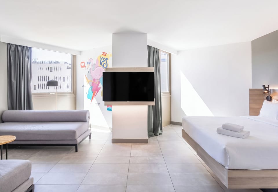 WiFi (free), bed sheets