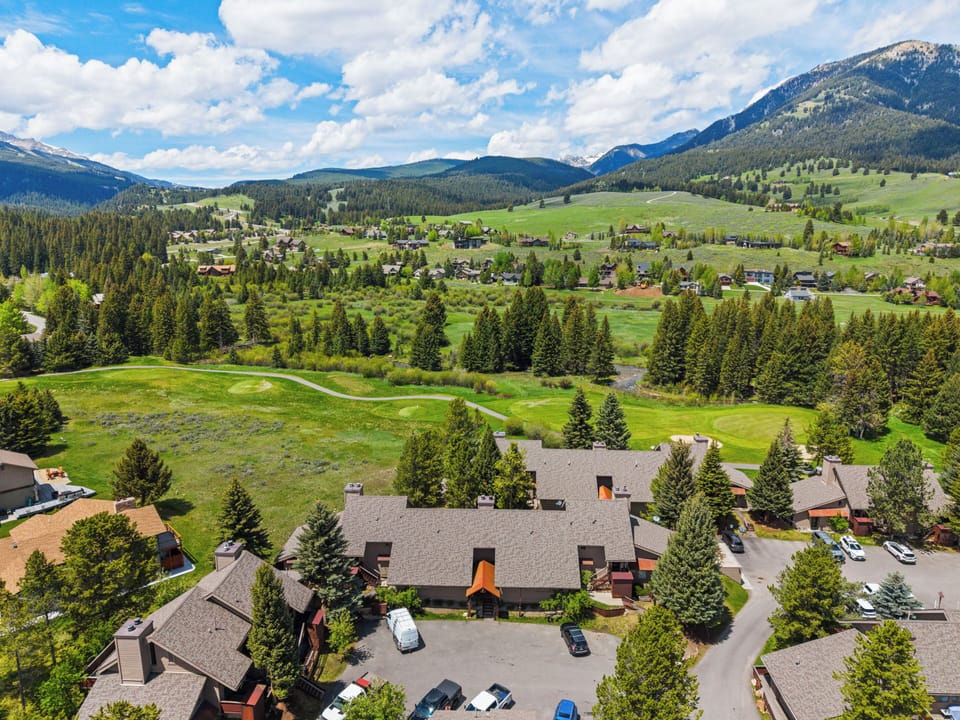 Curley Bear Parking + Mountain Views