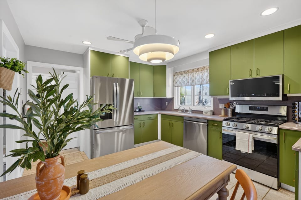 Condo, 3 Bedrooms | Private kitchen | Coffee/tea maker, fridge, oven, toaster