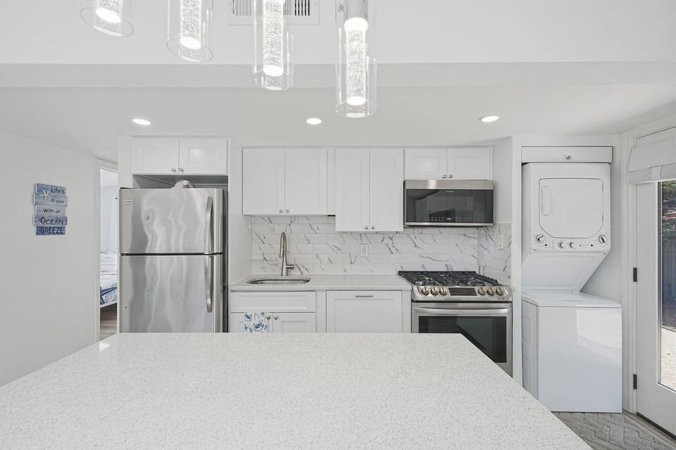Cottage, 2 Bedrooms | Private kitchen | Coffee/tea maker, fridge, oven, toaster