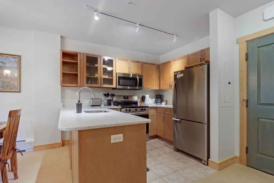 Condo, 1 Bedroom | Private kitchen | Coffee/tea maker, fridge, oven, toaster