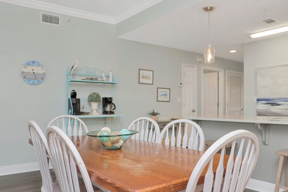 Dining Area, Kitchen and Full Bathroom