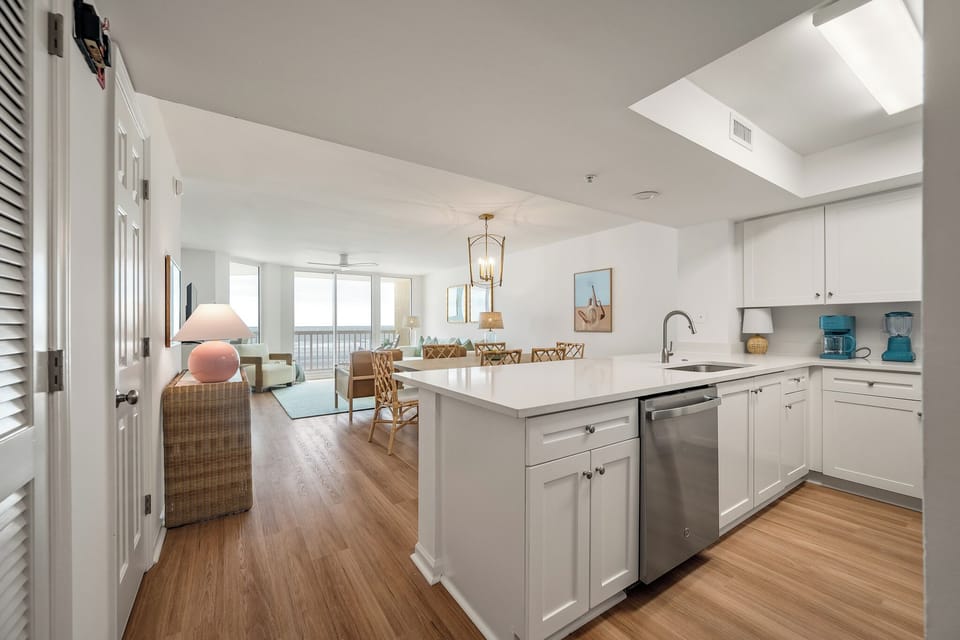 Thanks to this open concept, you can view the beach from your kitchen