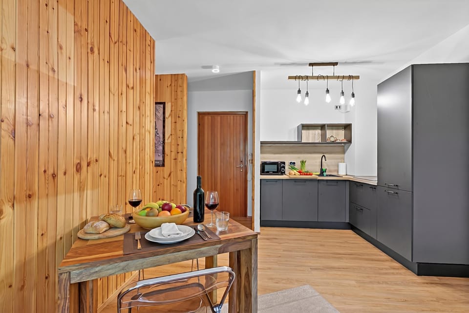 Family Apartment, 2 Bedrooms, Balcony (L'Anemone near Campo Smith Lifts) | Private kitchen