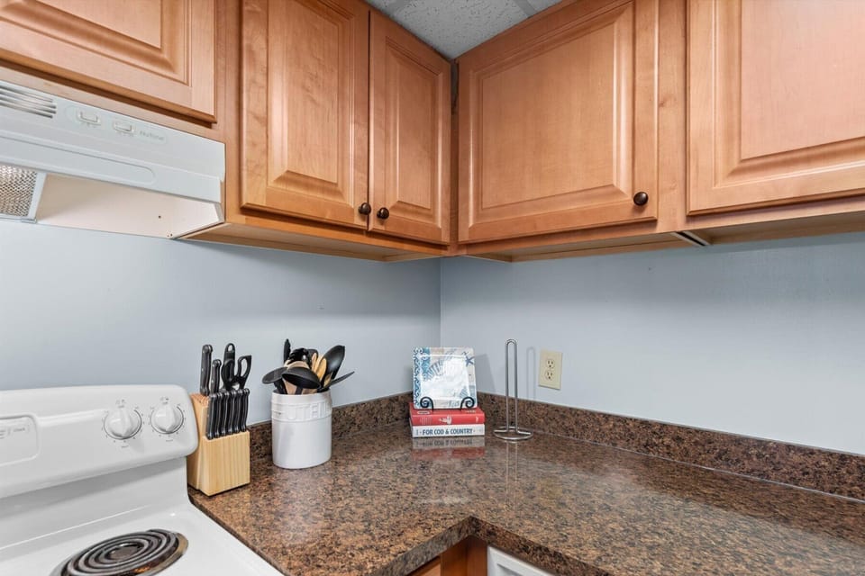 This cozy kitchen corner provides additional countertop area, perfect for keeping your vacation groceries organized.