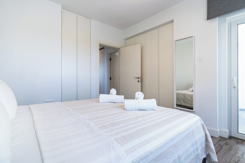 Iron/ironing board, WiFi (free)