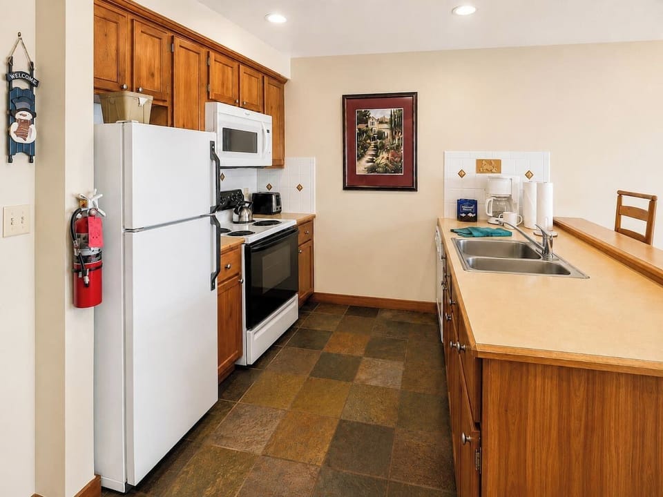 Fully-equipped kitchen