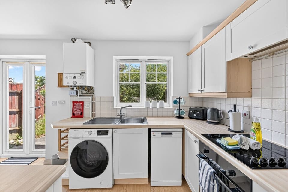 A fully equipped kitchen with everything you need to prepare and enjoy a home cooked meal.