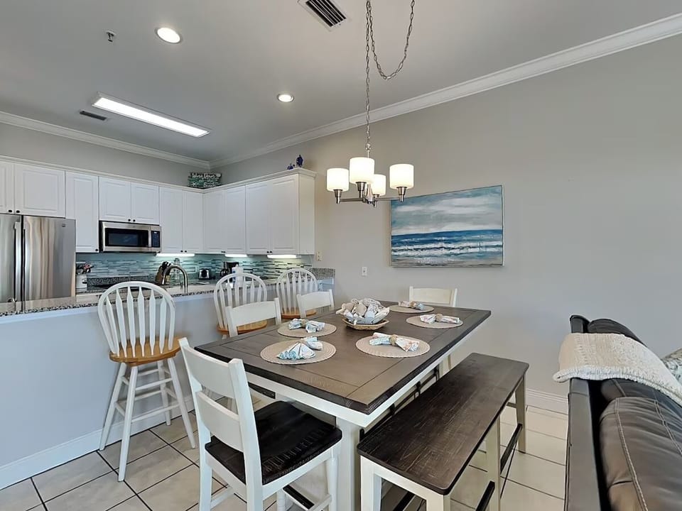 Dining Area - Breakfast Bar - First Floor