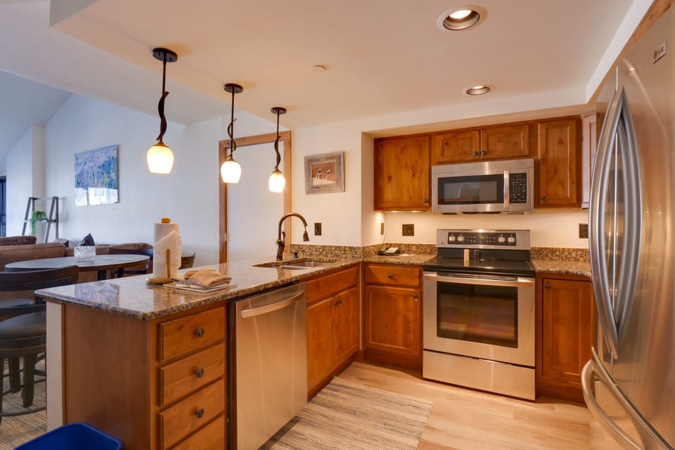 Indoors, Floor, Flooring, Hardwood, Appliance
