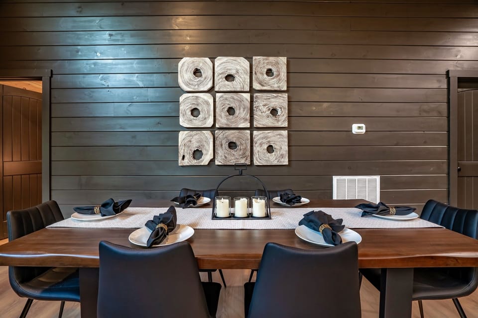 Come sit around the table and enjoy meals together with comfortable leather chairs that make you want to sit and stay a while