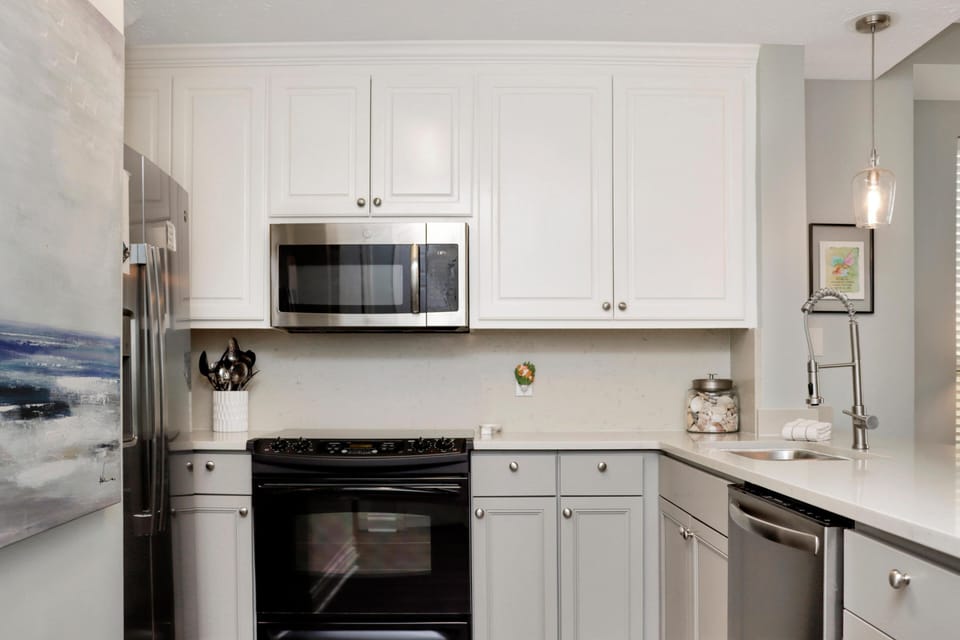 Condo, Multiple Beds (Summerhouse 206 - Brown Eyed Girl) | Private kitchen
