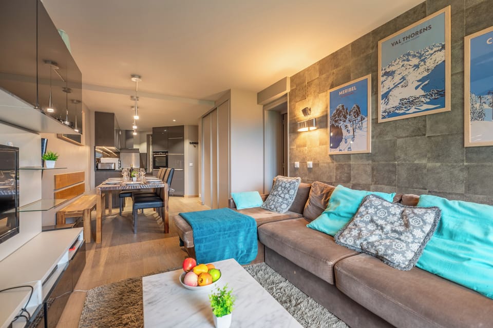 Deluxe Apartment, Balcony, Mountain View | Living area