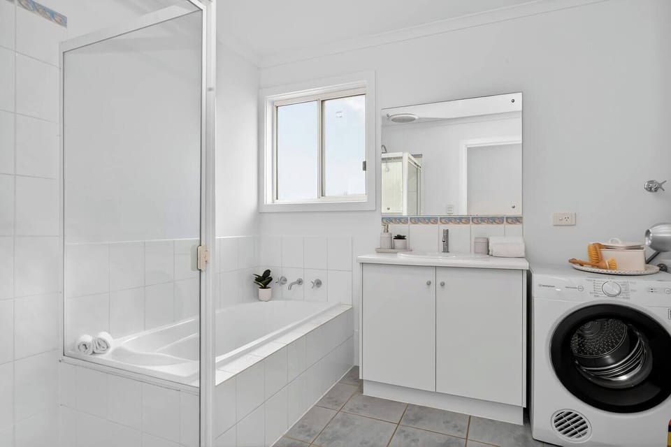 The main bathroom combines a separate shower and bathtub, giving you the choice of a quick refresh before heading out or a leisurely soak at the end of the day.