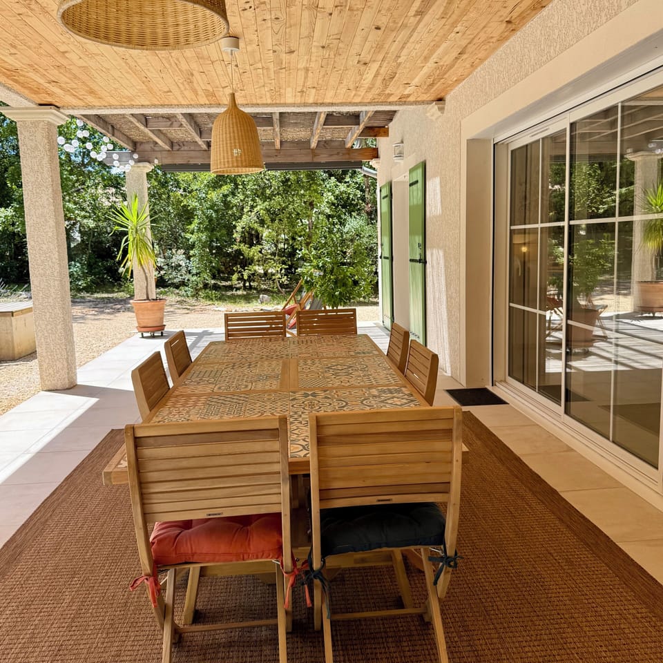 Outdoor dining