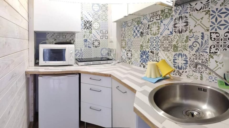 Triple Room, Multiple Beds, Patio, Pool View | Private kitchen