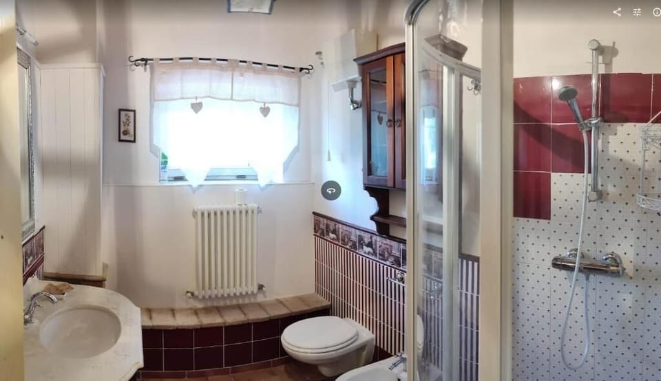 Triple Room, Multiple Beds, Patio, Pool View | Bathroom