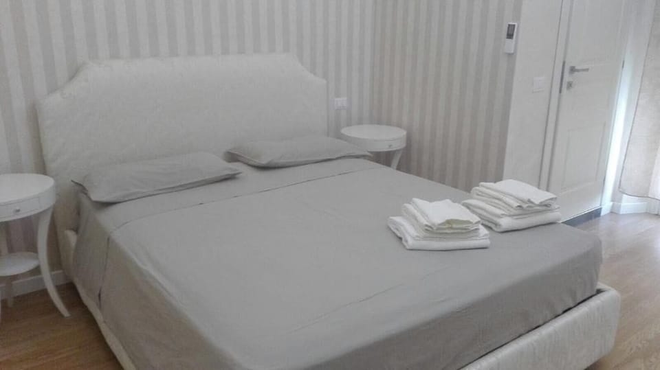 In-room safe, desk, blackout drapes, WiFi (free)