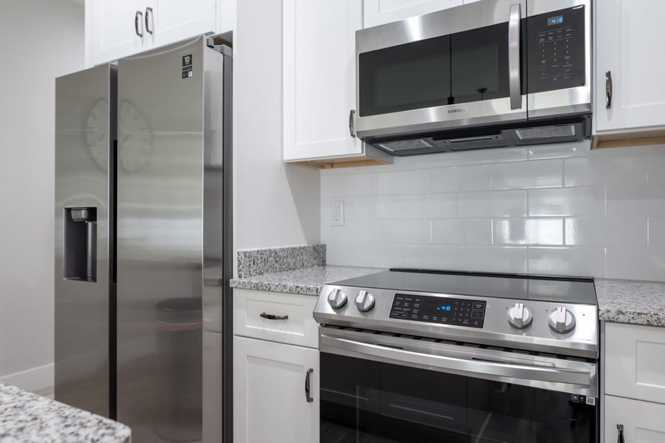 House, Multiple Beds, City View (The Surfside Modern) | Private kitchen