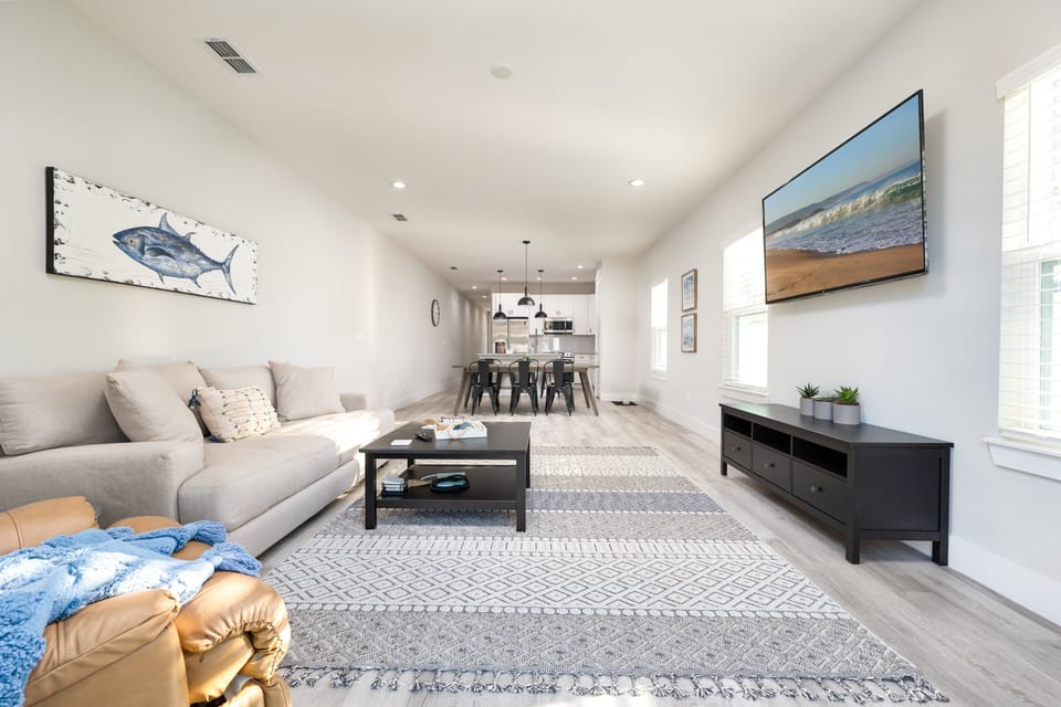 House, Multiple Beds, City View (The Surfside Modern) | Living area