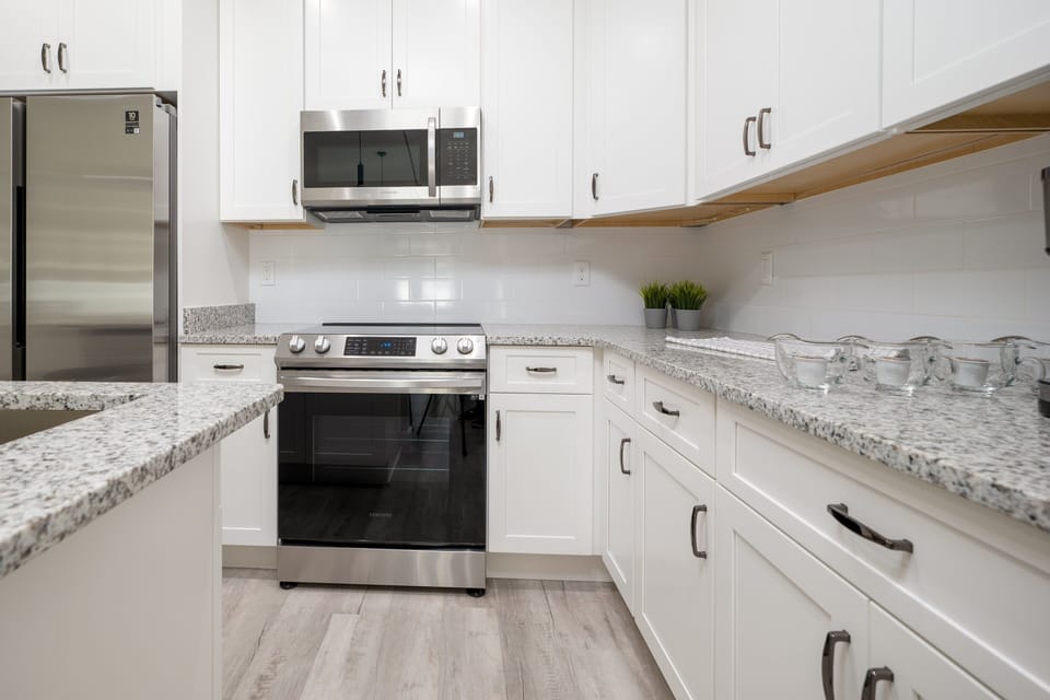 House, Multiple Beds, City View (The Surfside Modern) | Private kitchen