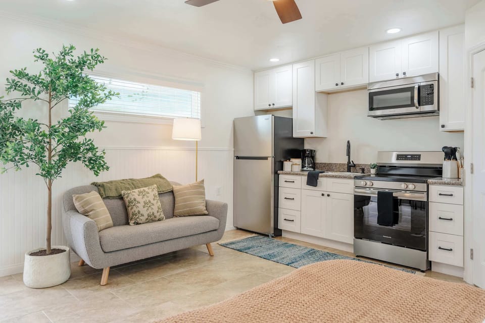 Relaxing sitting area with easy access to the kitchenette