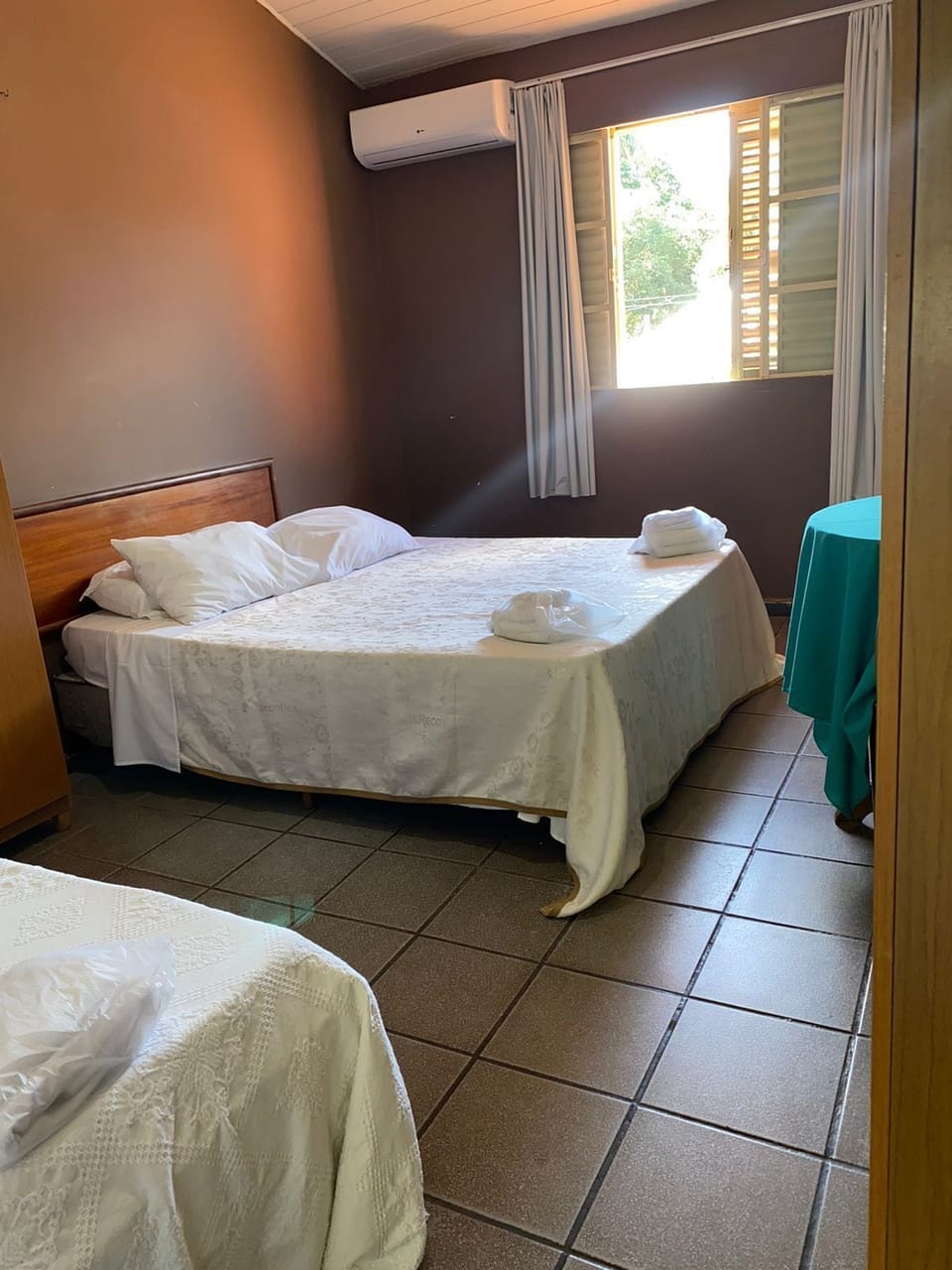 Triple Room | Desk, laptop workspace, WiFi (free)