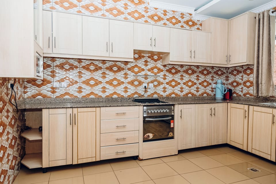 Refrigerator (on request), microwave, oven, stovetop