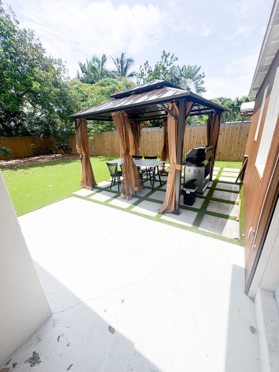 Outdoor dining