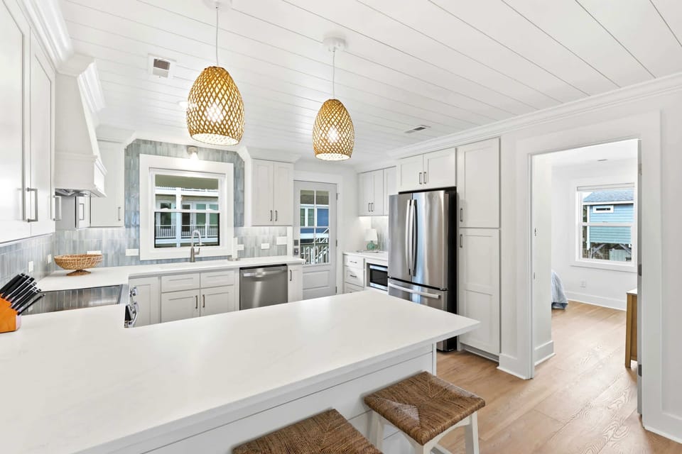 Prepare beach snacks and family feasts with ease.