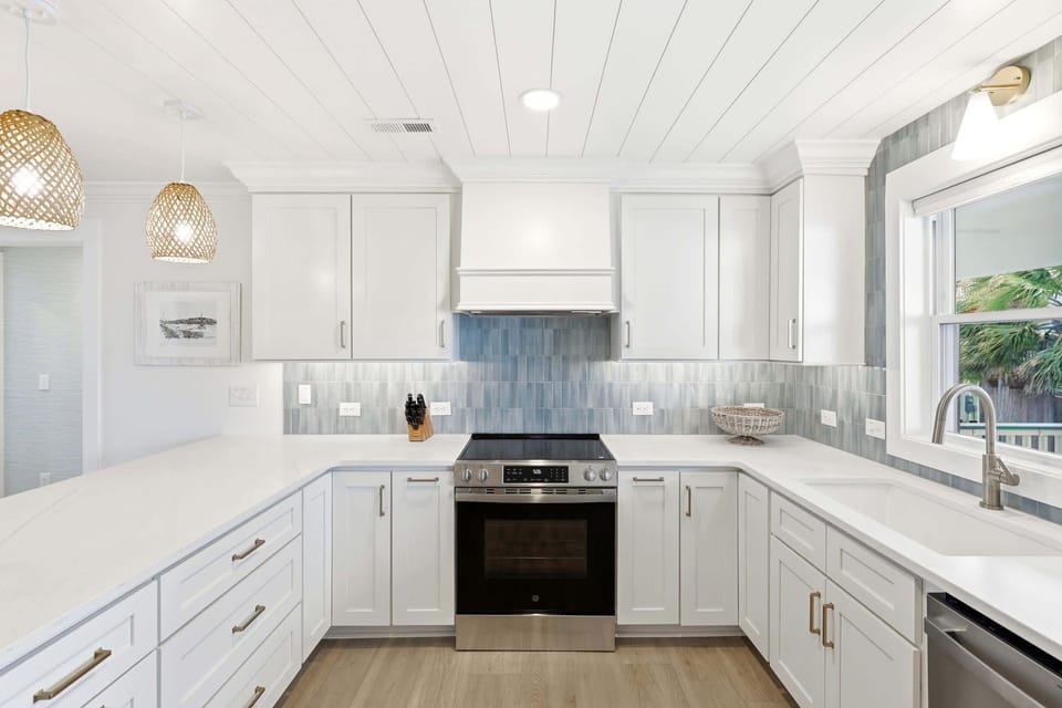 The fully equipped kitchen is ready for beach breakfasts and family dinners.